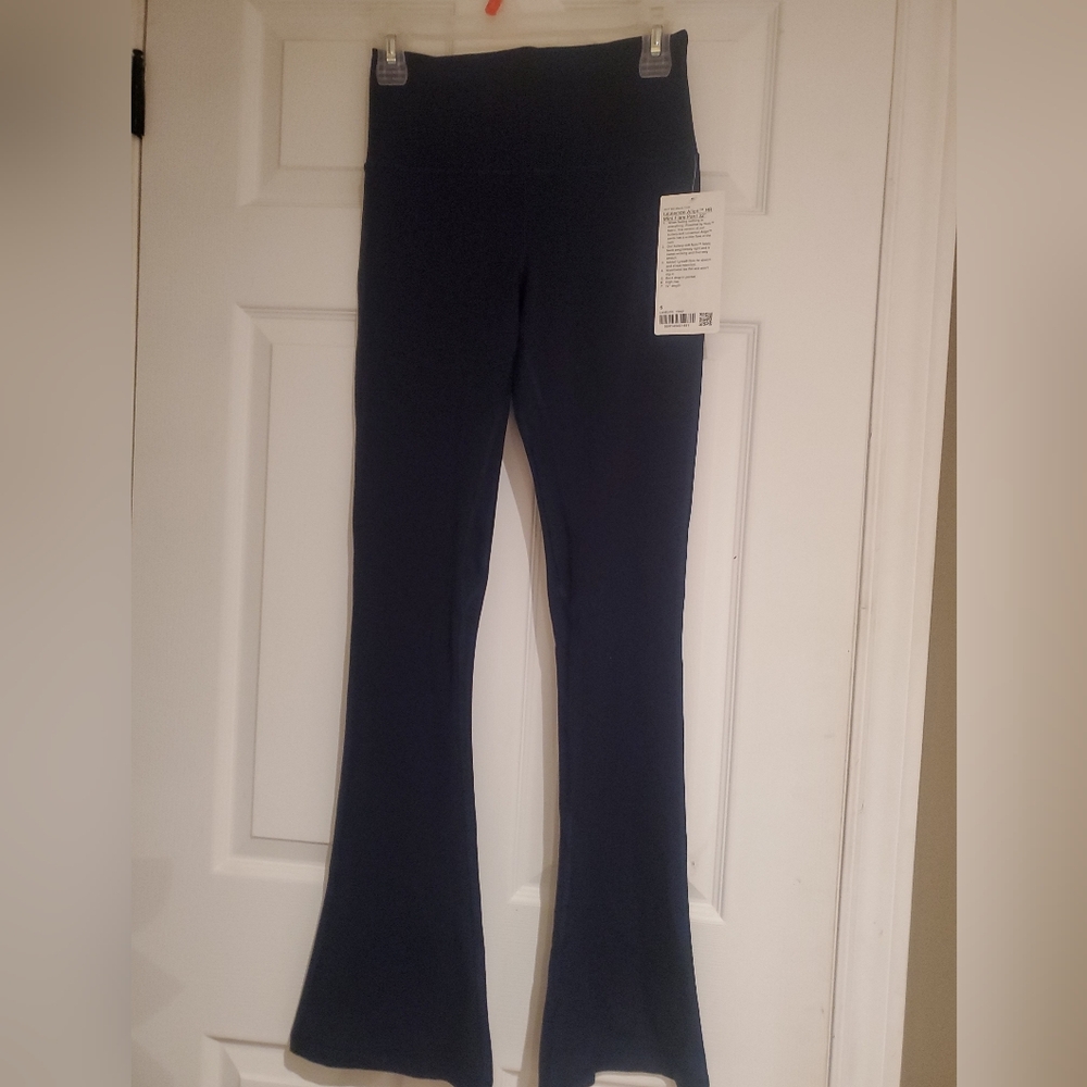 Size 6 NWT Lululemon Navy Flare Aligns